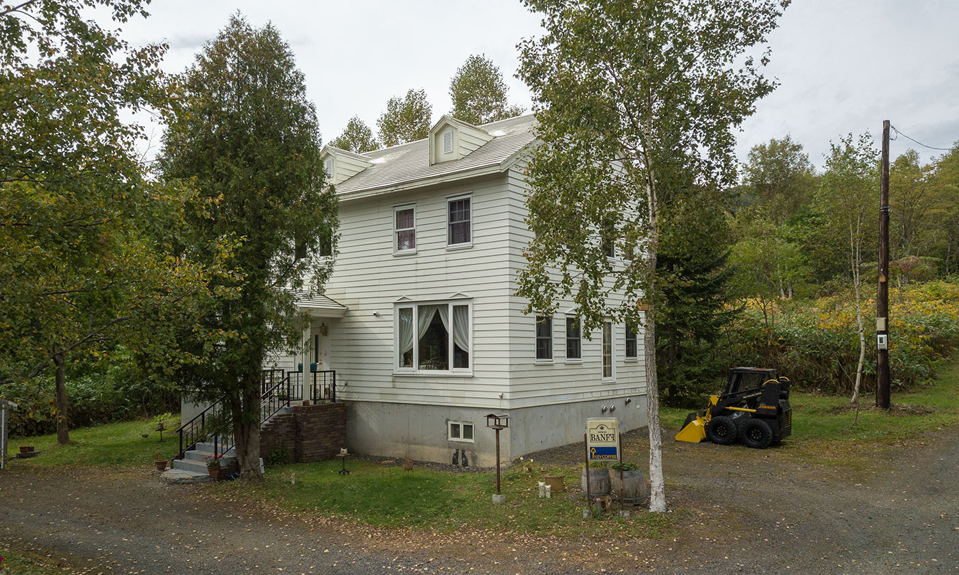 3c89cc9cc43384e9f75aba1e3df5951c