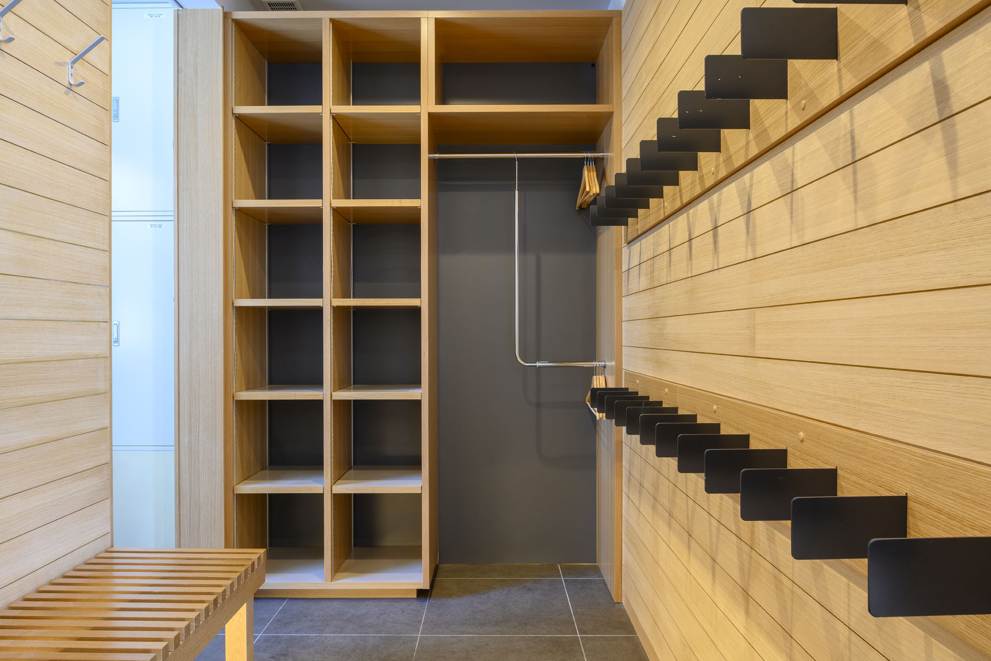 20190221 AJP AZ74641