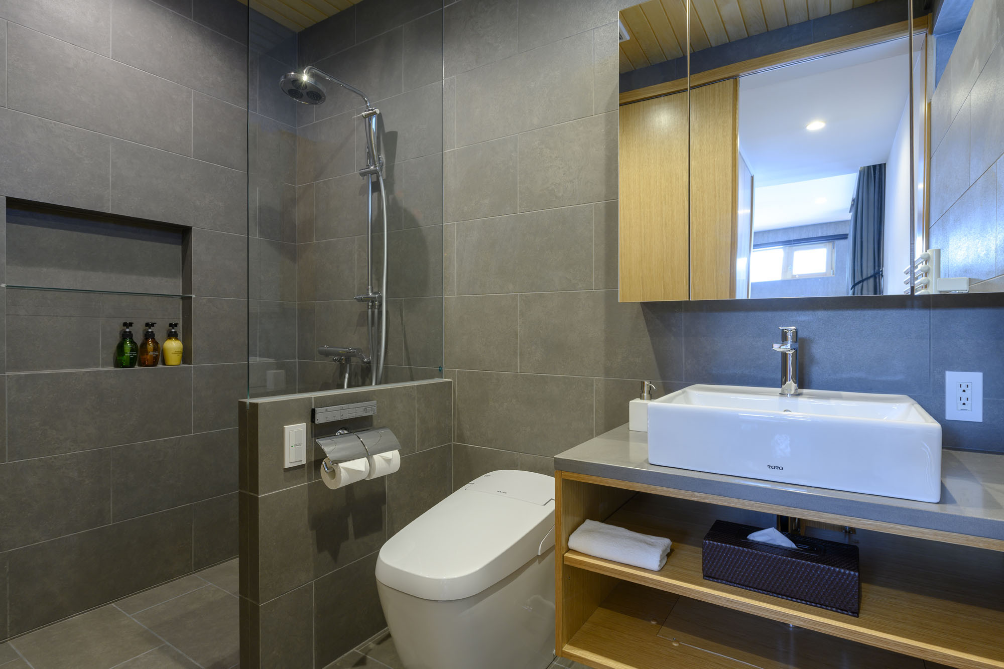 20190221 AJP AZ74851