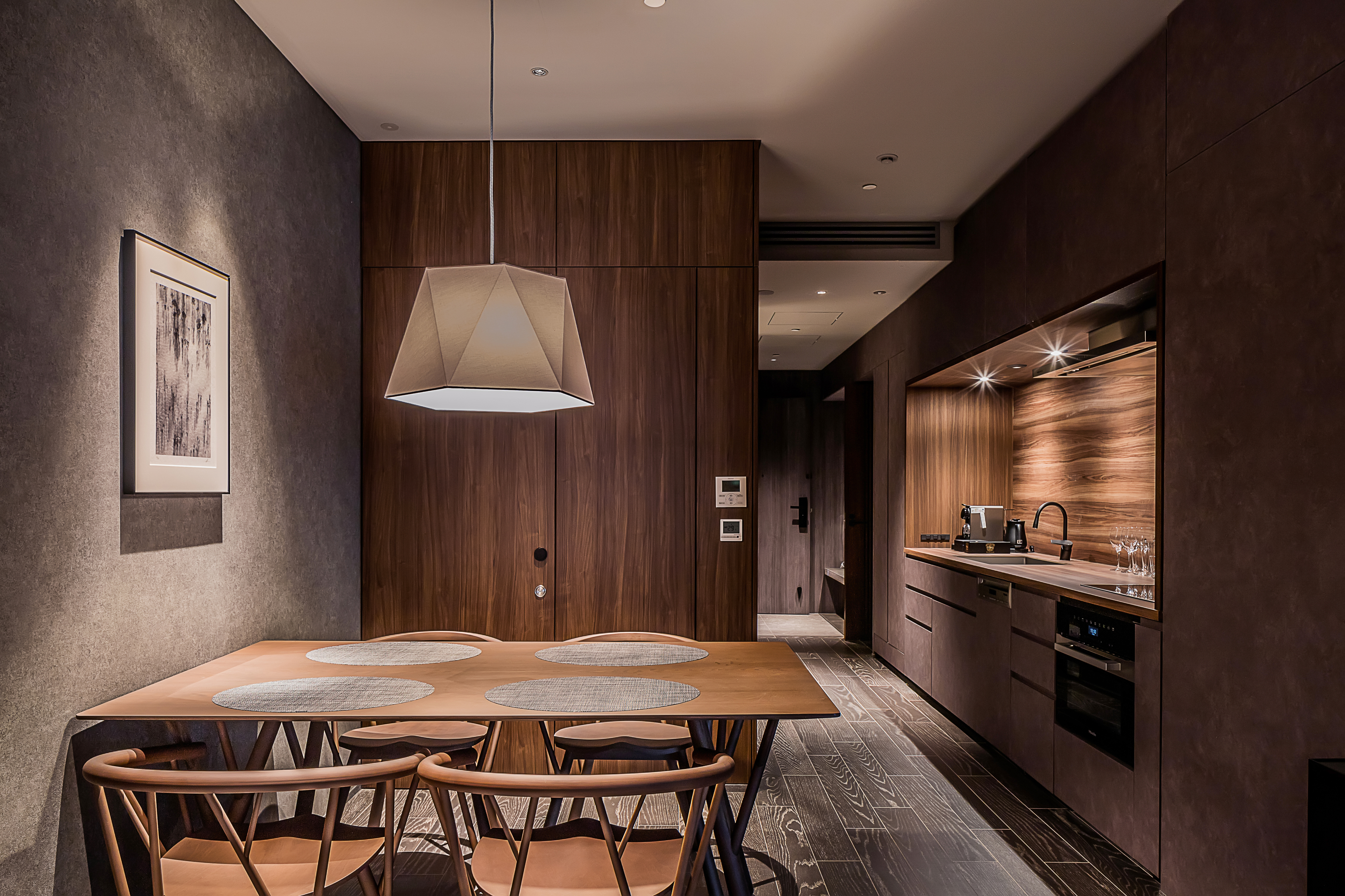 2 Bedroom Suite712 03