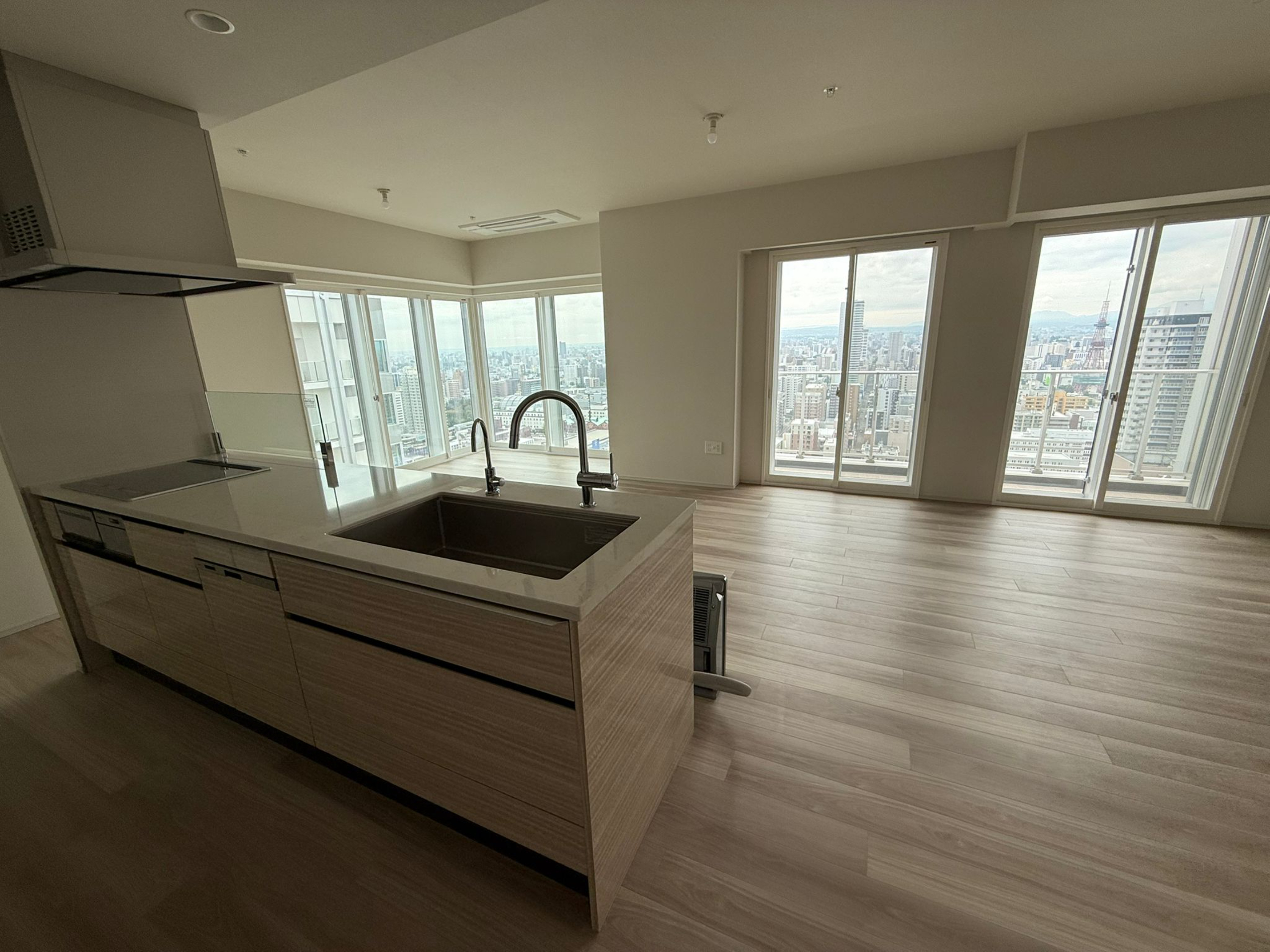 4bed room kitchen living