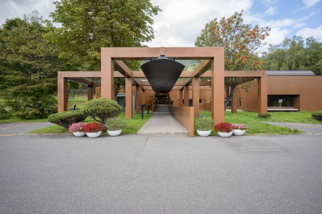 Rusutsu Resort Commercial… H2 Christie’s International Real Estate